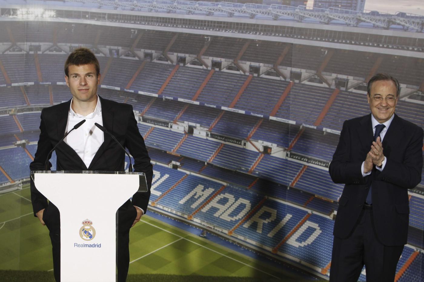 Presentación de Illarra como jugador del Real Madrid (14-07-13)