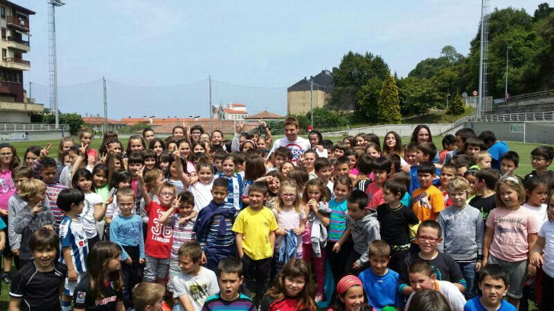 Illarrari omenaldia egin diote Mutrikun (14-06-15)